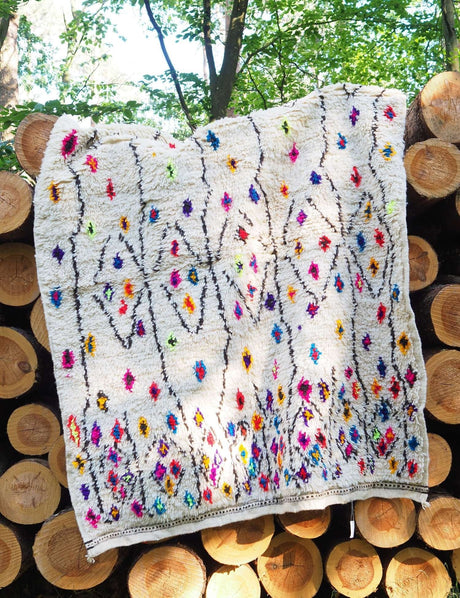 Raining Flowers - MTO rugs - Äventyr